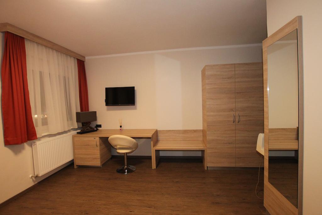 Pension Central Semmering Hotel Room photo