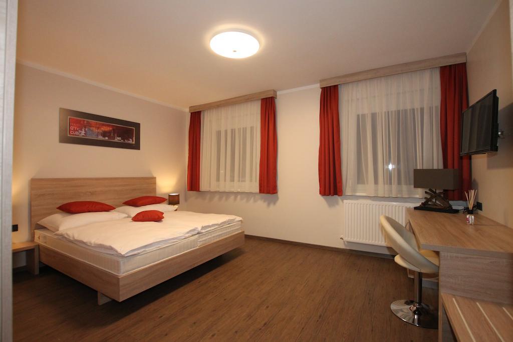 Pension Central Semmering Hotel Room photo