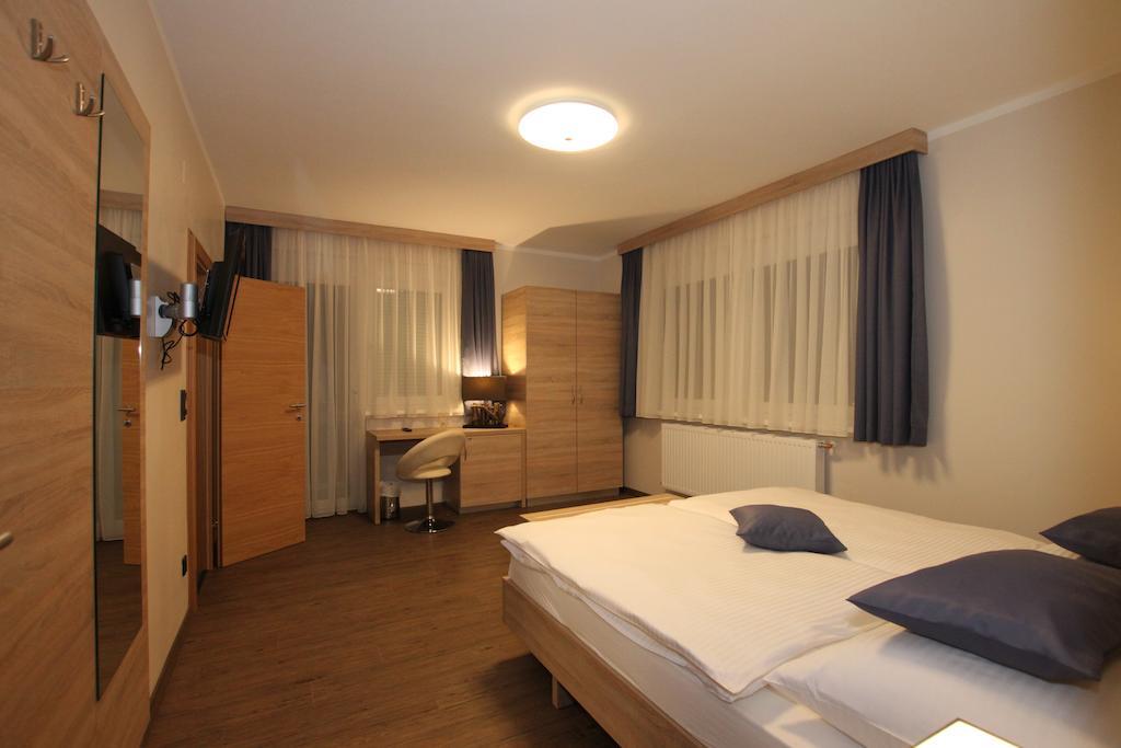 Pension Central Semmering Hotel Room photo